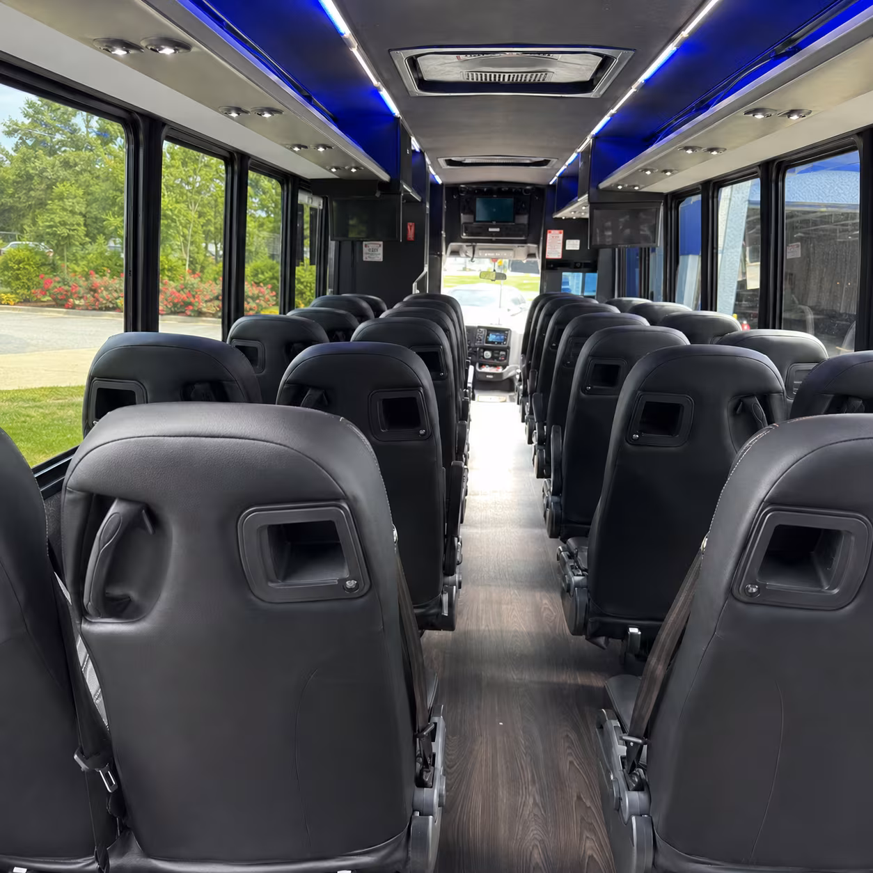 find the perfect transportation for your next airport transfer 4